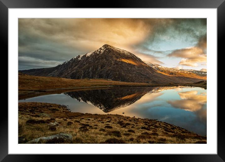 Reflections of Pen yr Ole Wen Framed Mounted Print by Rory Trappe