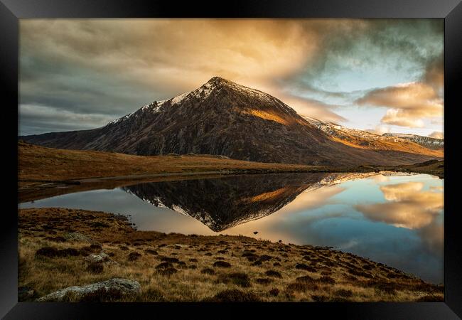 Reflections of Pen yr Ole Wen Framed Print by Rory Trappe