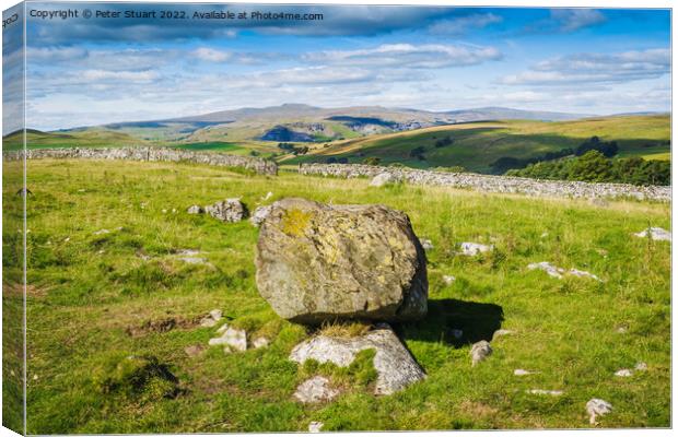Eratic above Langcliffe next to Winskill Stones looking towar4ds Canvas Print by Peter Stuart