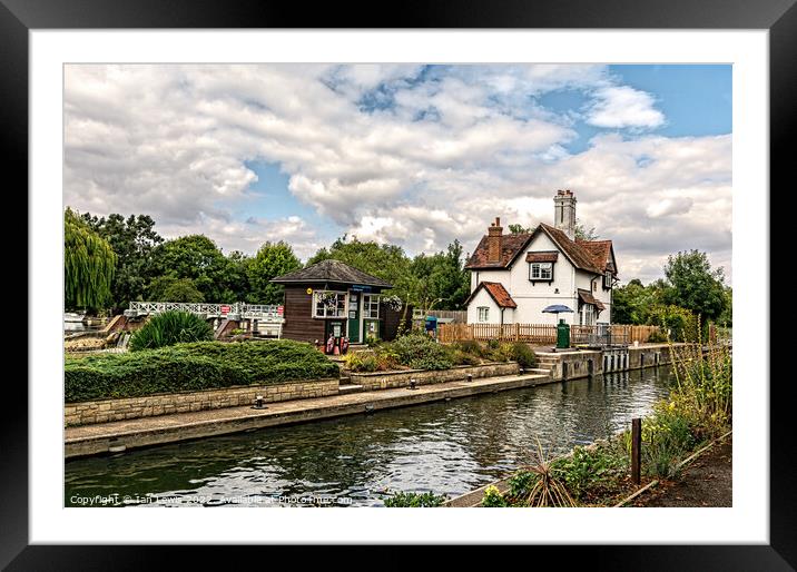 Goring on Thames Lock Framed Mounted Print by Ian Lewis