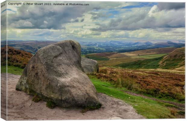 Hill walking on Higger Tor in the Peak Distrct of the Derbyshire Dales Canvas Print by Peter Stuart