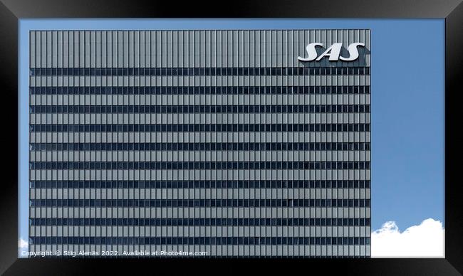 Facade of the skyscraper SAS Radisson  Hotel in Copenhagen Framed Print by Stig Alenäs