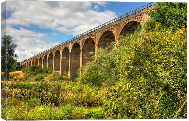 Viaduct over the Avon Valley Canvas Print by Tom Gomez
