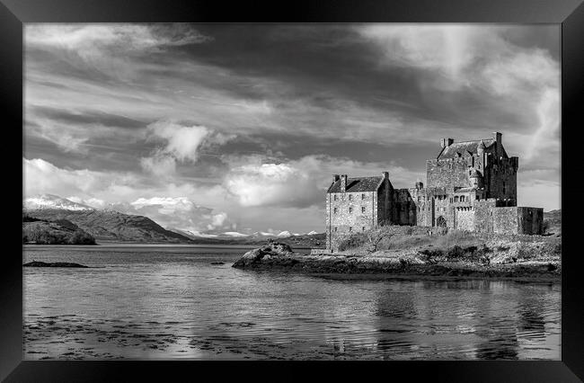 Eilean Donan Castle Framed Print by Frank Farrell