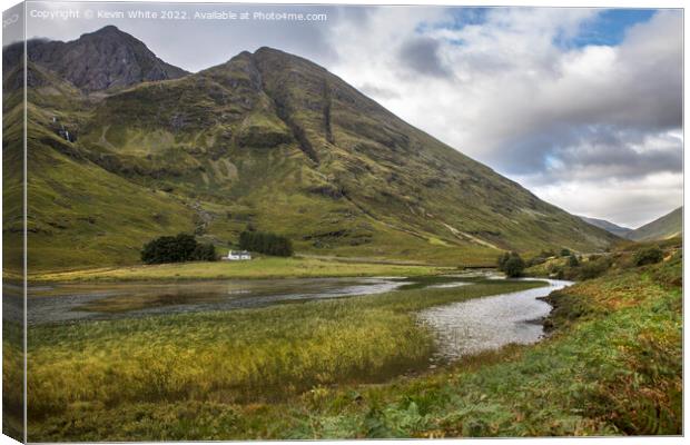 Little white cottage in Glencoe Canvas Print by Kevin White