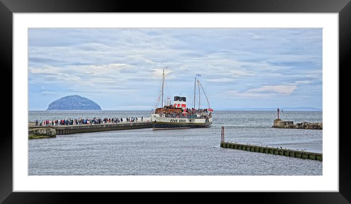 Waverley berthed at Girvan pier Framed Mounted Print by Allan Durward Photography