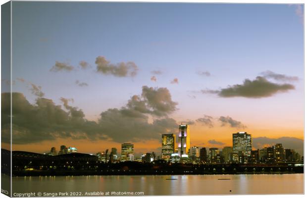 Seoul city skyline with sunset sky Canvas Print by Sanga Park