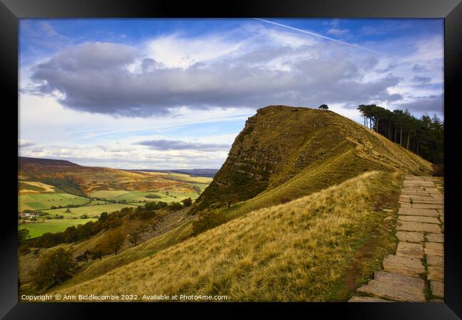 Hollins cross on the walk down from Mam Tor Framed Print by Ann Biddlecombe