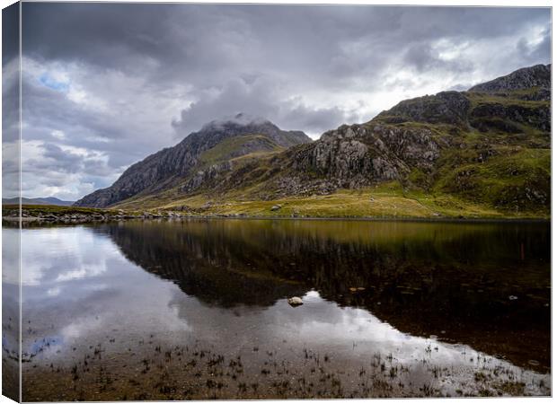 Llyn Idwal in Cwm Idwal National Nature Reserve. Canvas Print by Colin Allen