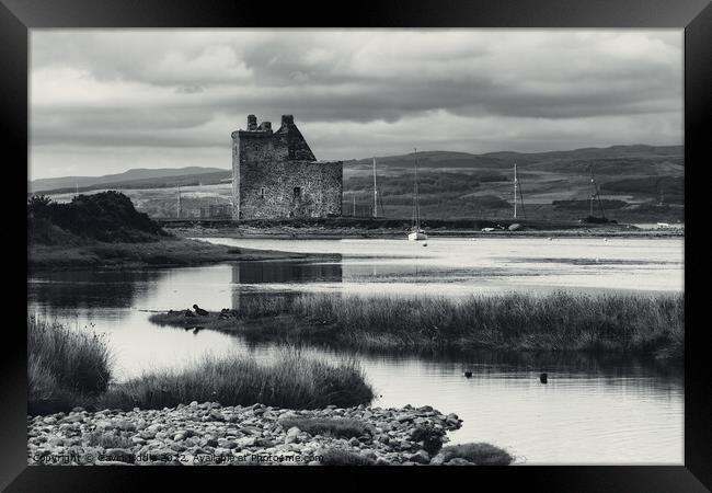 Lochranza Castle, Arran Framed Print by Gavin Liddle