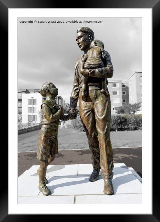 Swanage: bronze statue of Trevor Chadwick Framed Mounted Print by Stuart Wyatt