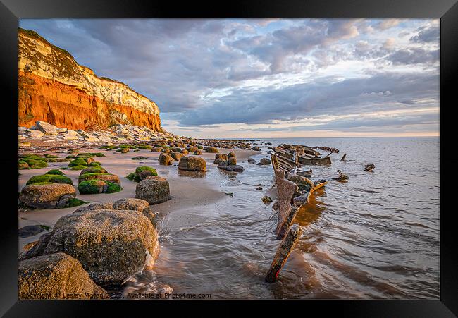Shipwreck of the Sheraton on Old Hunstanton Beach Framed Print by Lesley Moran