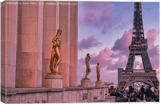  Golden Statues and the Eiffel Tower, Esplanade du Trocadero, Paris. Canvas Print by Navin Mistry