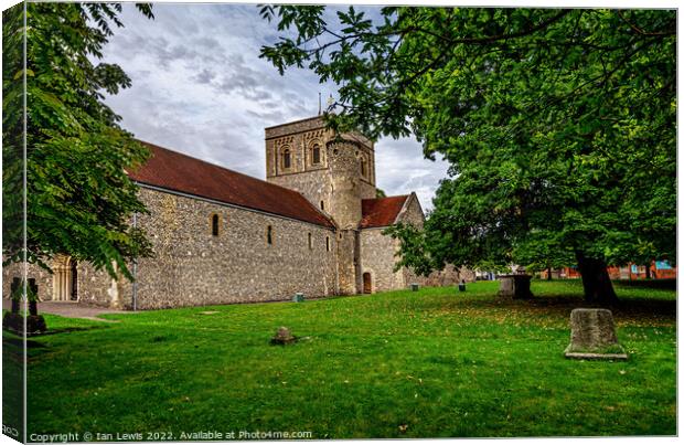 Church of St Mary at Kingsclere Canvas Print by Ian Lewis