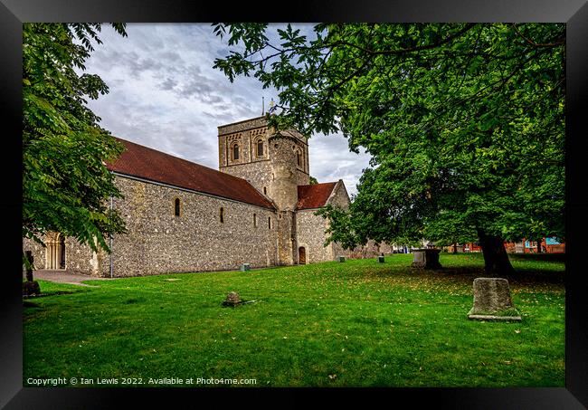 Church of St Mary at Kingsclere Framed Print by Ian Lewis