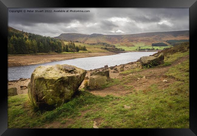 Walking around Dovestone reservoir near Greenfield in the North  Framed Print by Peter Stuart