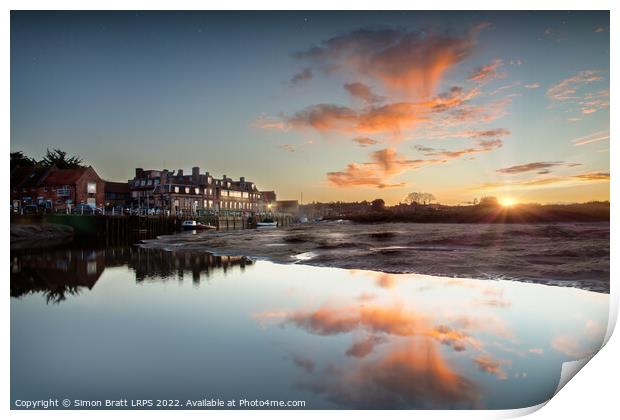Blakeney quay hotel sunset at low tide Print by Simon Bratt LRPS
