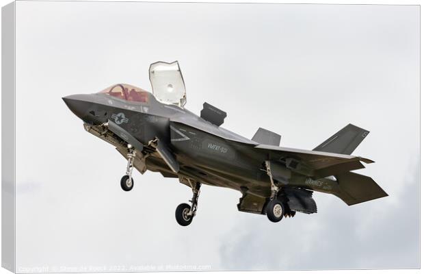 Lockheed F35 Lightning Approaches for a vertical Landing Canvas Print by Steve de Roeck