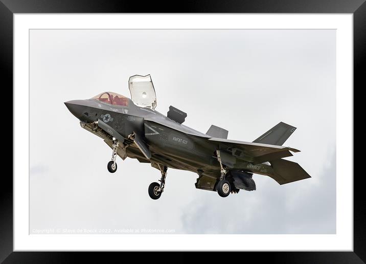 Lockheed F35 Lightning Approaches for a vertical Landing Framed Mounted Print by Steve de Roeck