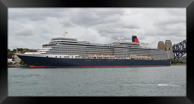 Queen Elizabeth cruise ship at Sydney Framed Print by Allan Durward Photography