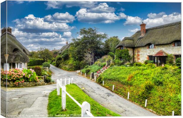 Enchanting Thatched Cottage in Godshill Canvas Print by Roger Mechan
