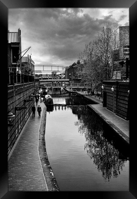 Birmingham city centre, canal Framed Print by kathy white