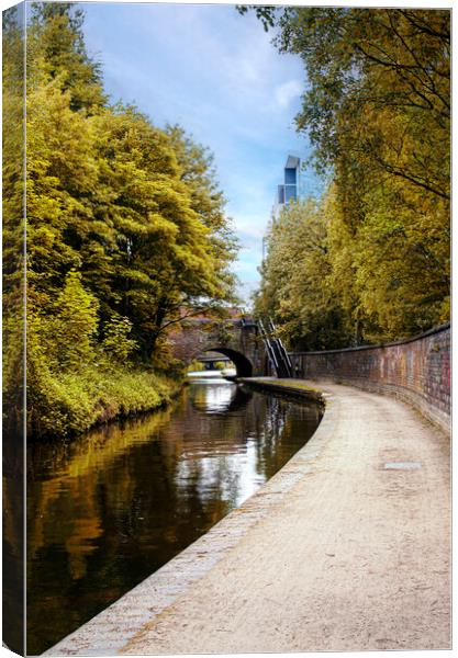Birmingham city centre, canal Canvas Print by kathy white