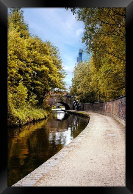 Birmingham city centre, canal Framed Print by kathy white