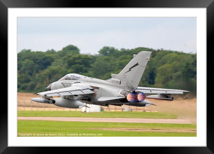 Panavia Tornado Low, fast fly past. Framed Mounted Print by Steve de Roeck