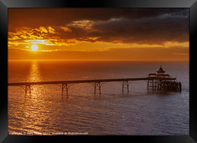 Clevedon Pier at sunset just before the sun disapp Framed Print by Rory Hailes