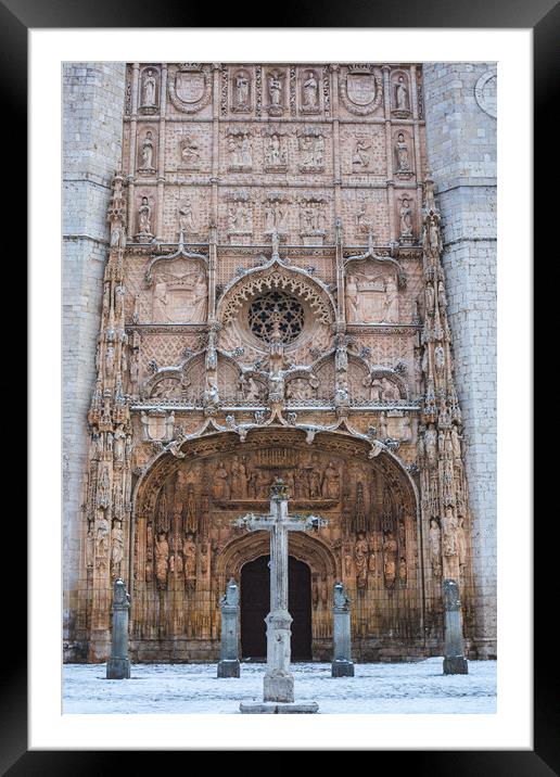 VALLADOLID, SPAIN - January 10, 2021: Gothic facade of St. Paul's church Framed Mounted Print by David Galindo