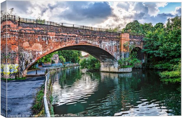 Railway Bridge Over The Kennet Canvas Print by Ian Lewis