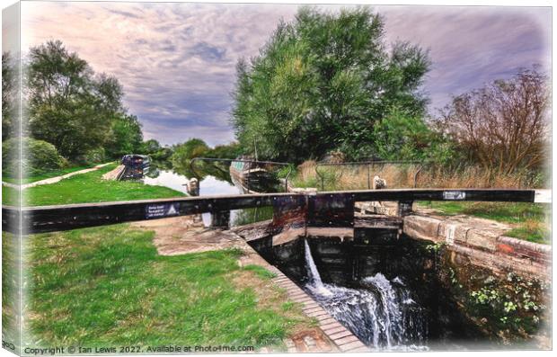 At Midgham Lock on the Kennet and Avon Canvas Print by Ian Lewis