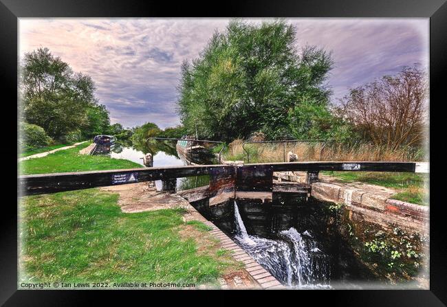 At Midgham Lock on the Kennet and Avon Framed Print by Ian Lewis