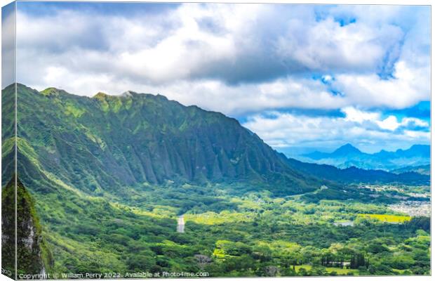 Nuuanu Pali Outlook Green Koolau Mountain Range Oahu Hawaii Canvas Print by William Perry