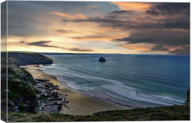 Moody Sunset at Trebarwith Strand Beach, Cornwall Canvas Print by Tracey Turner