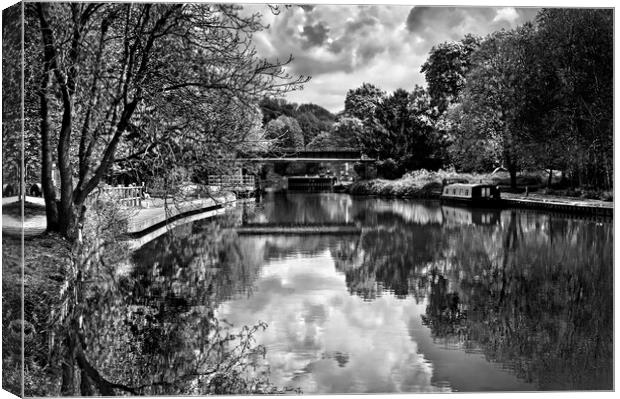 Sprotbrough Canal  Canvas Print by Darren Galpin