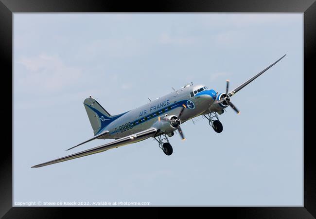 Douglas DC3 turns on to final approach to land Framed Print by Steve de Roeck