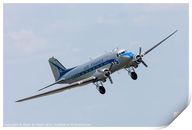 Douglas DC3 turns on to final approach to land Print by Steve de Roeck