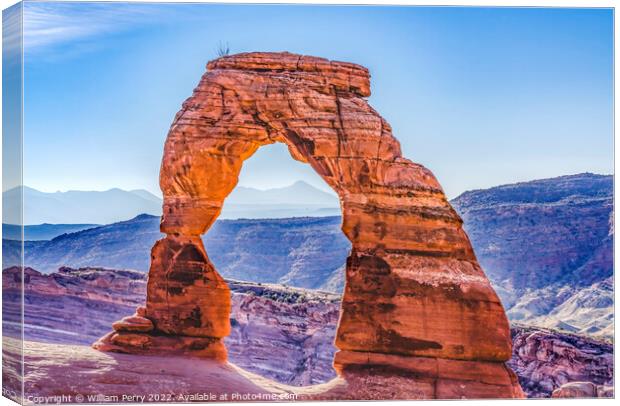 Delicate Arch Arches National Park Moab Utah Canvas Print by William Perry