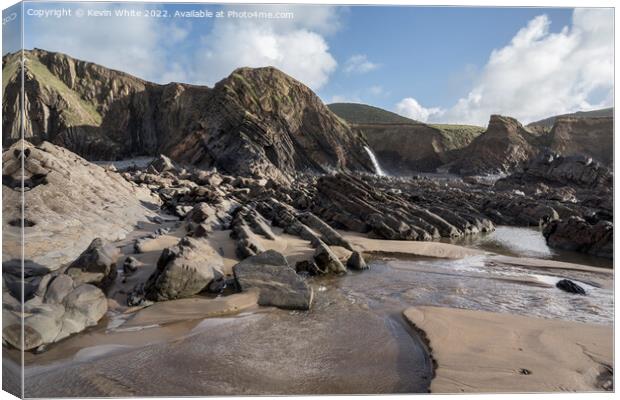 Ancient rocks at Sandymouth Cornwall Canvas Print by Kevin White