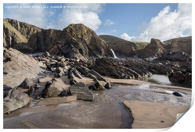 Ancient rocks at Sandymouth Cornwall Print by Kevin White