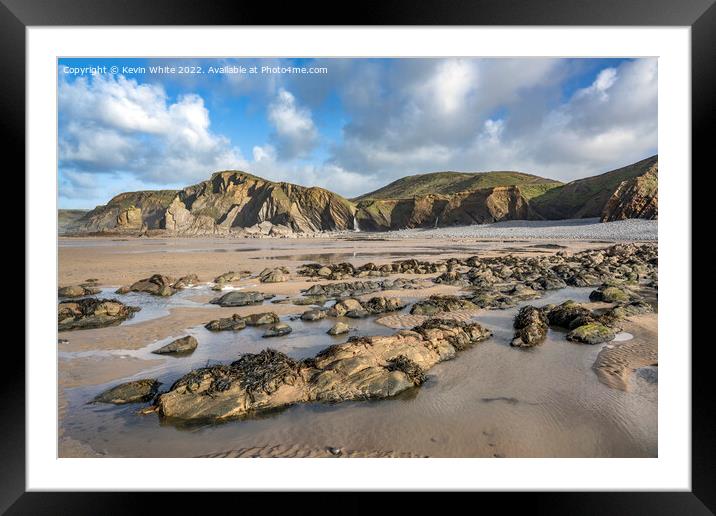 Sandymouth Bay beach and rock formations Framed Mounted Print by Kevin White