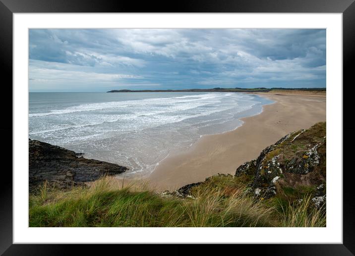Traeth Penrhos beach near Newborough, Anglesey, Wa Framed Mounted Print by Andrew Kearton