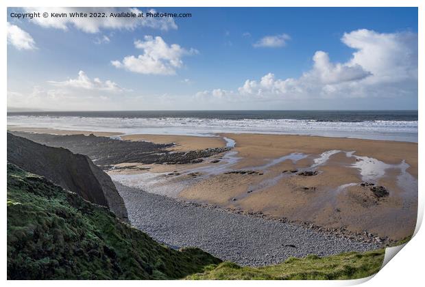 Low sunshine over Sandymouth beach Print by Kevin White