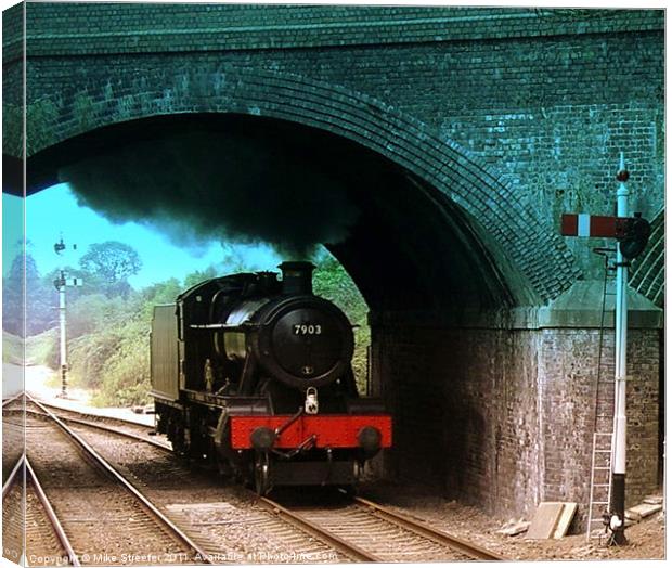 Under the arches Canvas Print by Mike Streeter