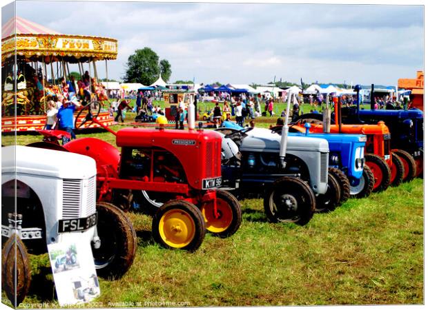 Vintage tractors at Country show. Canvas Print by john hill