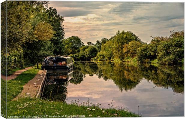 Reflections at Midgham Lock Canvas Print by Ian Lewis