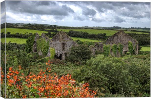 Old tin mines engine house Cornwall Canvas Print by kathy white