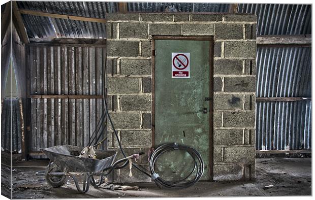 Interior of dissused Nissen Hut Canvas Print by Scott Simpson